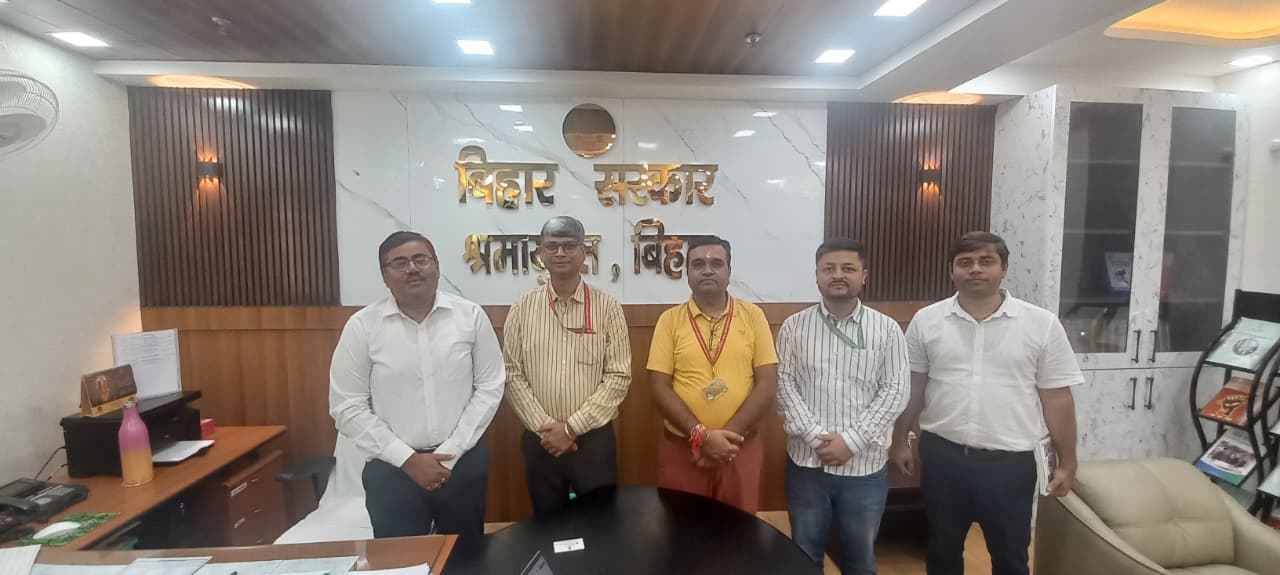 ईएसआईसी के क्षेत्रीय निदेशक की श्रम आयुक्त बिहार से मुलाकात (Language- Hindi)